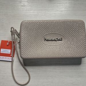Havaianas Textured Wristlet in Light Brown